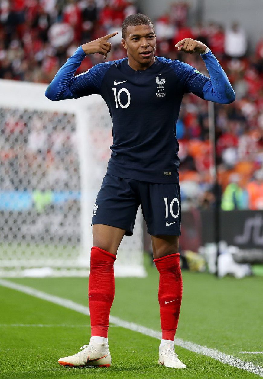 图片报：因球迷禁令，大部分法兰克福高层放弃前往那不勒斯（图片报：受球迷禁令影响，法兰克福多数高层取消那不勒斯之行）