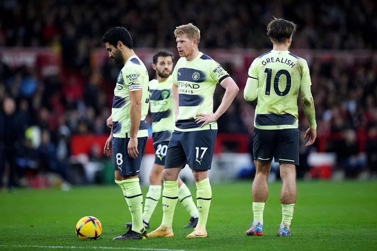 中后卫超长奔袭破门，帅炸了（中后卫长驱直入破门，燃爆全场）