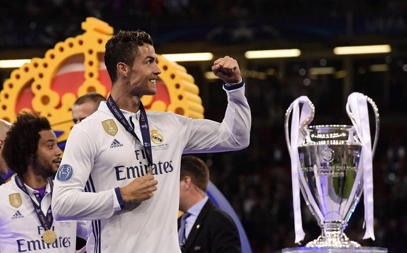 低开高走！浓眉怒砍24分14板，末节11分9板统治比赛（先抑后扬！浓眉24分14板，末节11分9板接管全场）