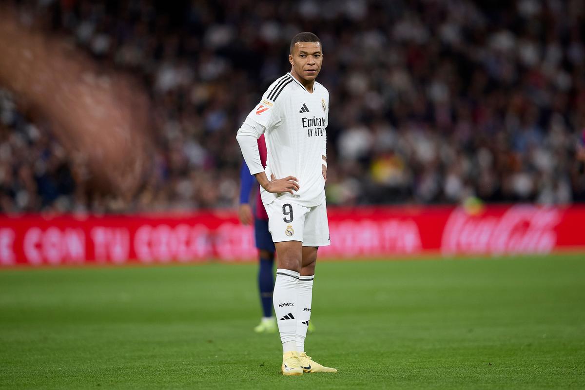 惠州小外援杰师傅现象级表现，能否叩开男篮大门？（惠州小外援杰师傅状态爆棚，能否敲开中国男篮之门？）