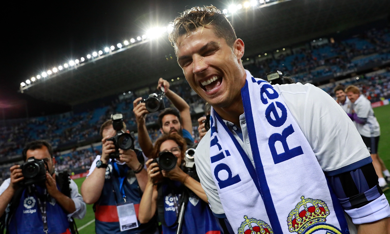 半场战报：多特2-0斯图加特，埃姆雷-詹点射，拜尔破门（半场快讯：多特2-0领先斯图加特，埃姆雷-詹点射建功，拜尔再下一城）