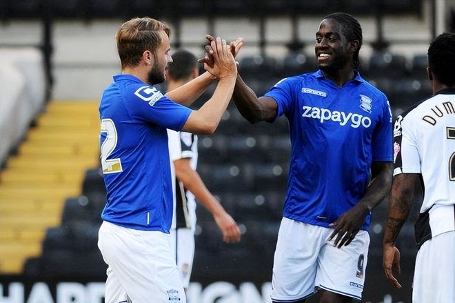 伤愈复出，阿方索-戴维斯时隔262天再度为拜仁出战（伤愈回归，阿方索-戴维斯阔别262天再披拜仁战袍）