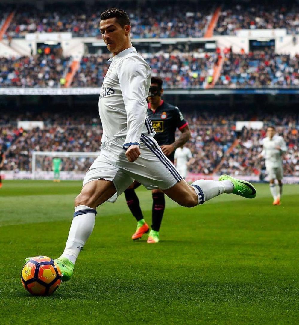 足球国足后防稳固，连续三场零封对手（国足筑牢后防，连续三战零封）