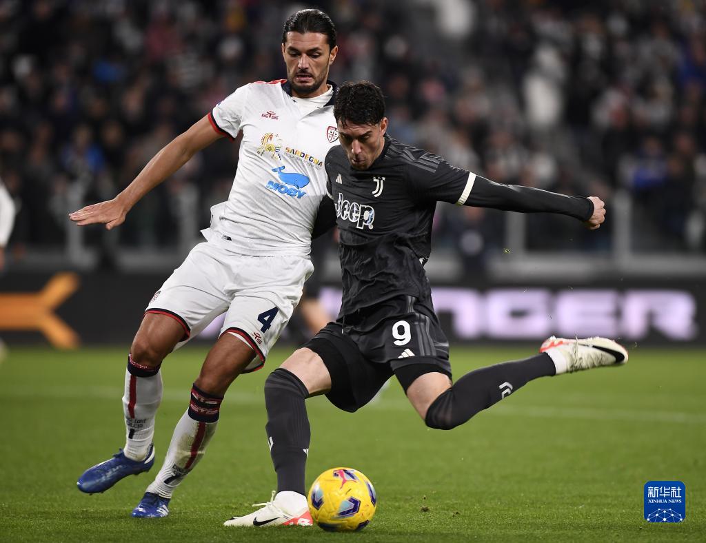 英超积分榜：曼联力克狼队升至第6，曼城落后榜首阿森纳2分（英超最新积分榜：曼联击败狼队升至第六，曼城距领头羊阿森纳仅差2分）