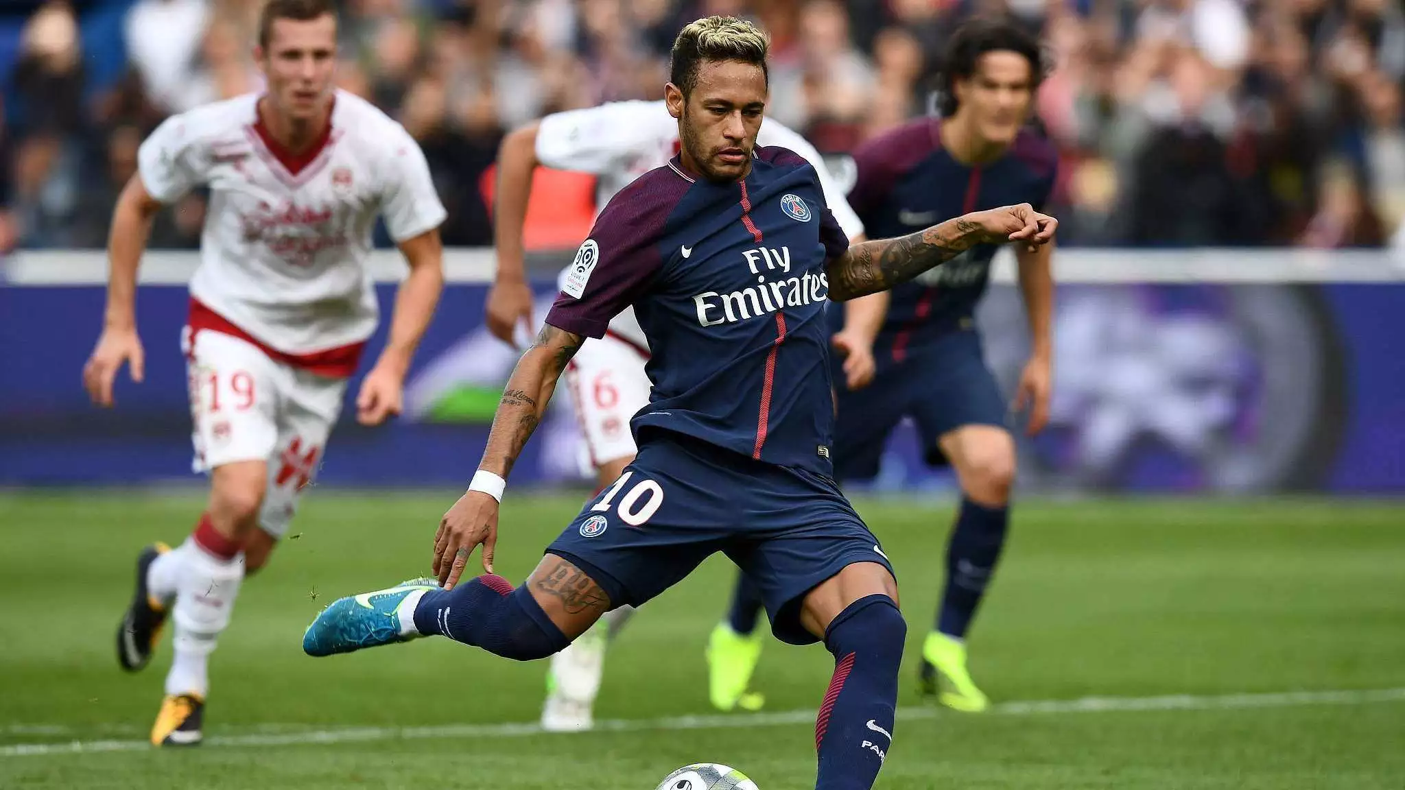 皇马0比2塞尔塔，巴尔韦德楚阿梅尼远射失准（皇马0-2不敌塞尔塔，巴尔韦德与楚阿梅尼远射无功）