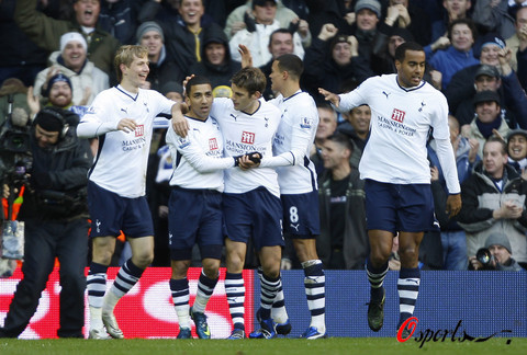 记者：因现场出现雷暴，沙特vs阿联酋比赛再次推迟，预计将取消（记者：现场雷暴致沙特对阿联酋之战再度延期，或将取消）