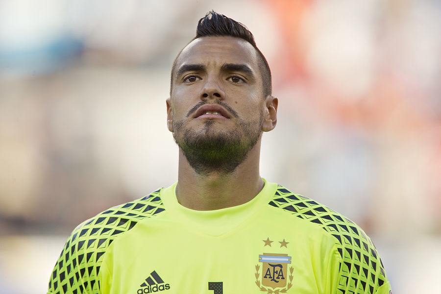 记者：昨晚阿代米和于根伟指导聊了挺久，阿代米哭了（记者称阿代米昨夜与于根伟指导长谈良久后落泪）