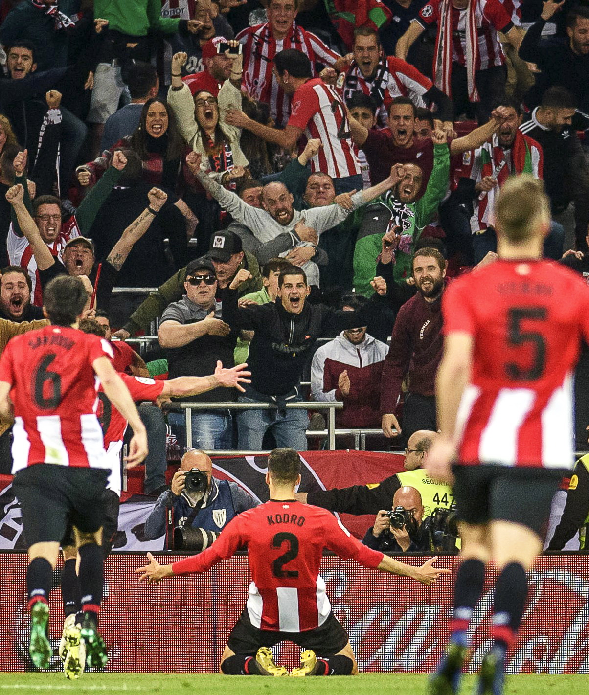 科尔谈塞斯·库里首秀：他来自篮球史上最伟大的投篮世家（科尔评塞斯·库里处子战：他出身于篮球史上最伟大射手家族）