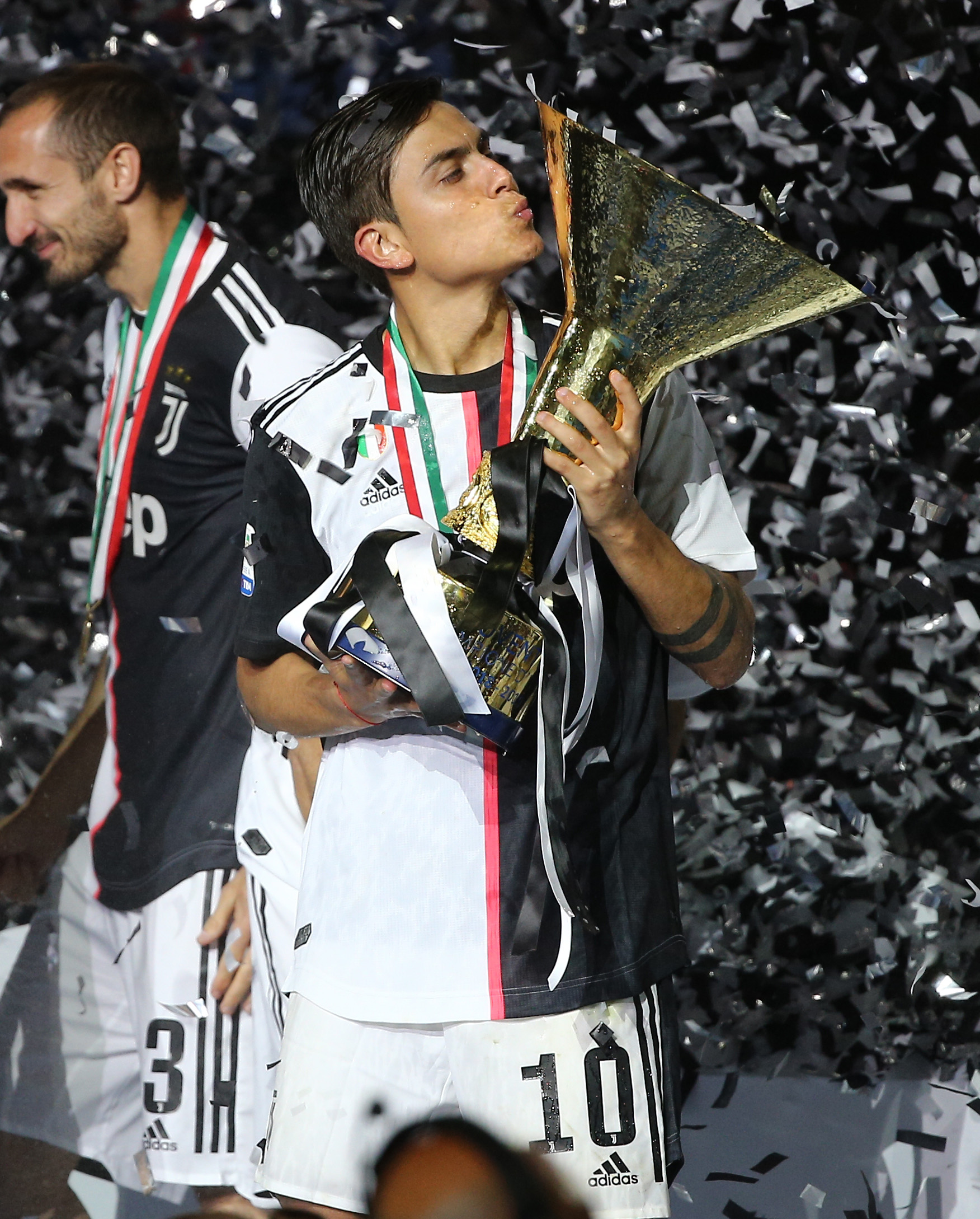 米体：斯帕莱蒂满意戴维表现，可能让他在都灵德比中首发（米体：斯帕莱蒂看好戴维发挥，或让其在都灵德比首发）