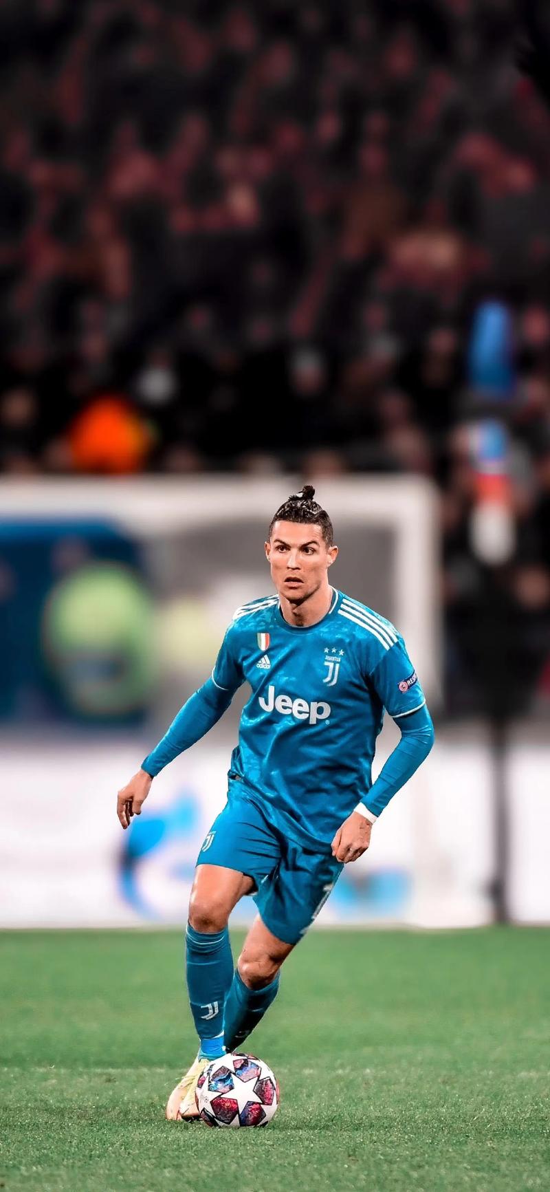 滕哈格：球员转会很正常，但最好别在一个转会窗放走四五人（滕哈格：转会属常态，但单个转会窗不宜一次放走四五人）