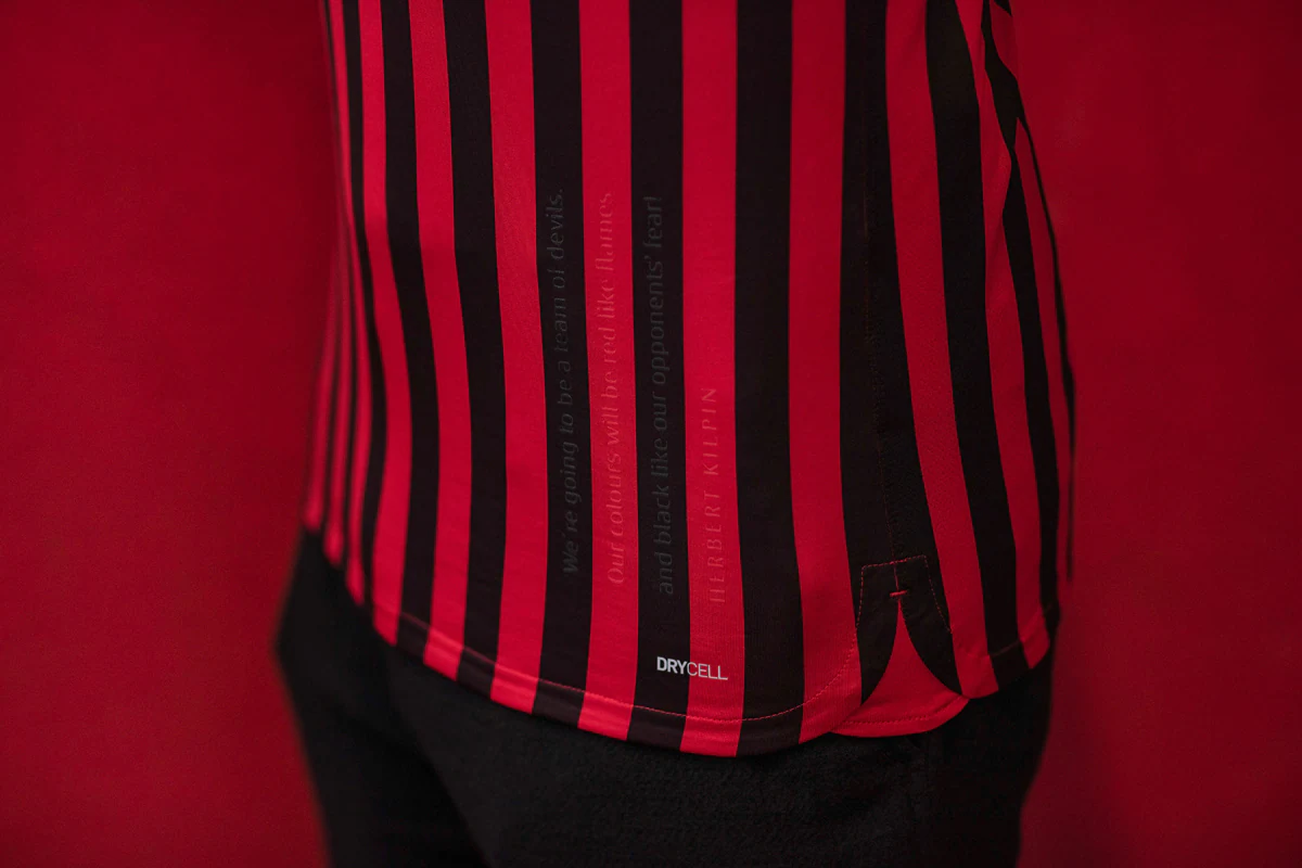 天妒英才，国米旧将范赫斯登转投西协甲后生涯第三度遭遇ACL受伤（多舛天才！前国米后卫范赫斯登转战西协甲后职业生涯第三次遭遇前十字韧带重伤）