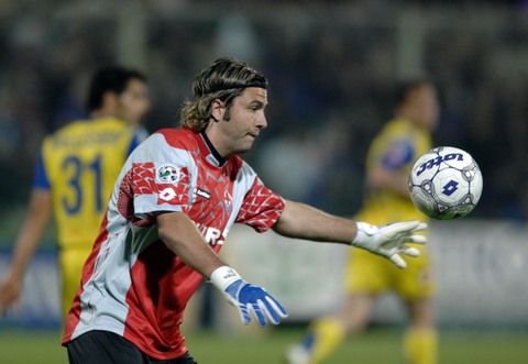 足坛一些球员会不会是有其他副业……？（一些足坛球员是否身兼副业？）