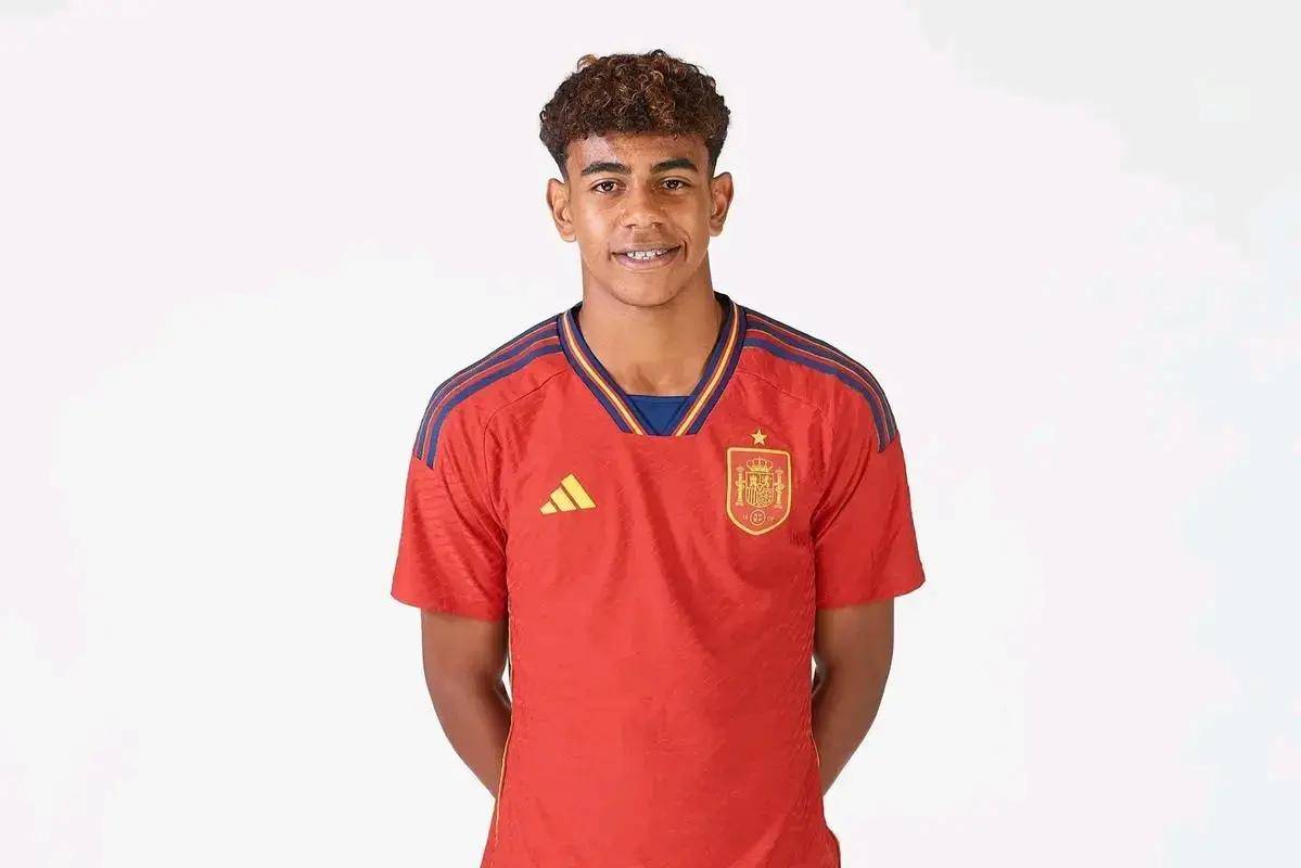 里程碑，亚泰37岁前锋谭龙已在中超出战200场比赛（中超200战达成！亚泰37岁前锋谭龙迎来里程碑）